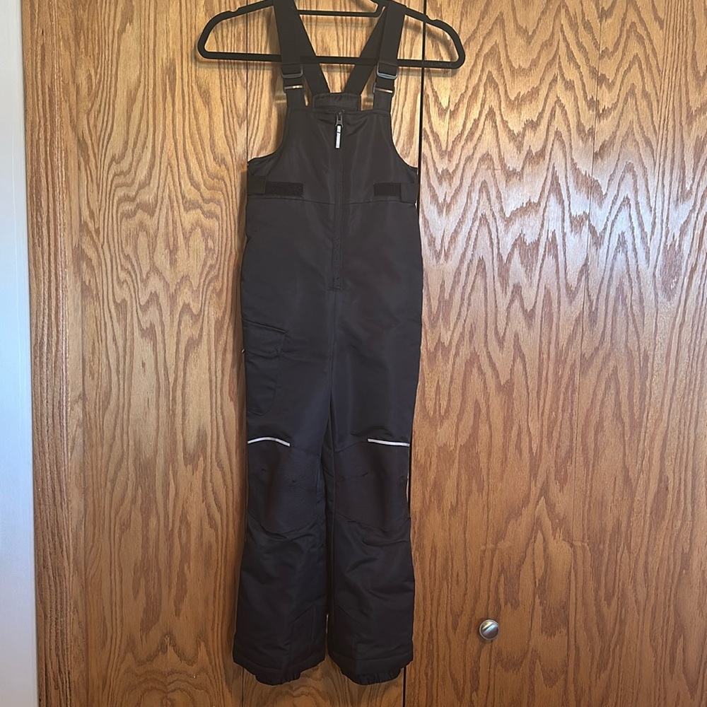 Swiss Tech boys snow bibs. Size small (6/7)